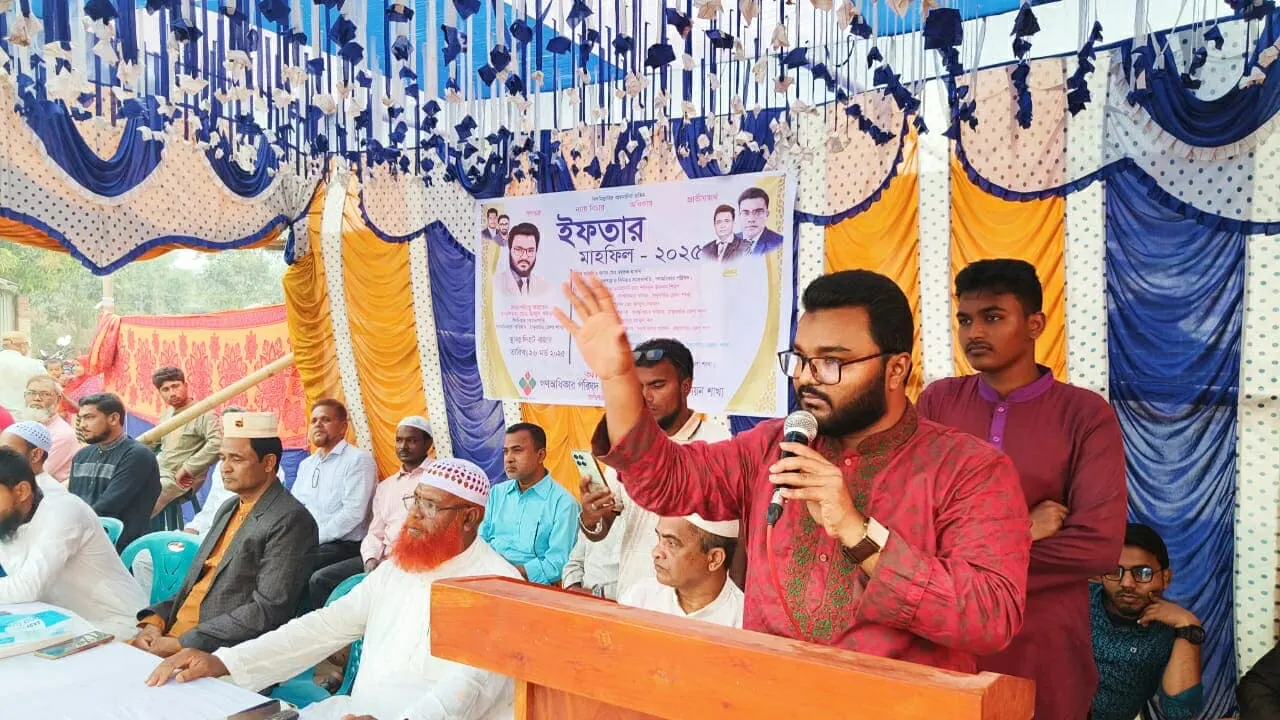 বক্তব্য রাখেন গণঅধিকার পরিষদের মুখপাত্র ও সিনিয়র সহ-সভাপতি ফারুক হাসান। ছবি : কালবেলা