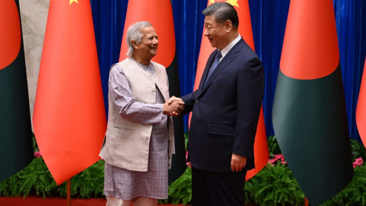 অন্তর্বর্তী সরকারের প্রধান উপদেষ্টা ড. মুহাম্মদ ইউনূস ও চীনের প্রেসিডেন্ট শি জিনপিং। ছবি : সংগৃহীত
