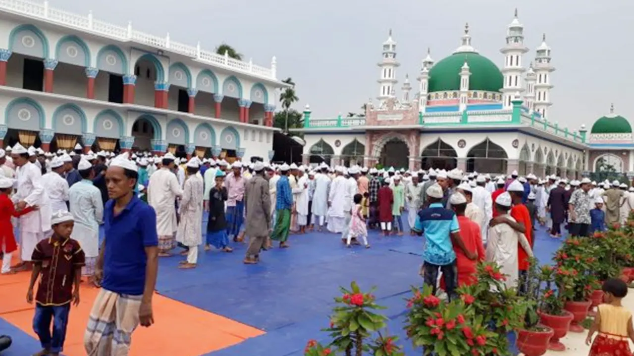 ঈদের নামাজে অংশ নেওয়া মুসল্লি। পুরোনো ছবি