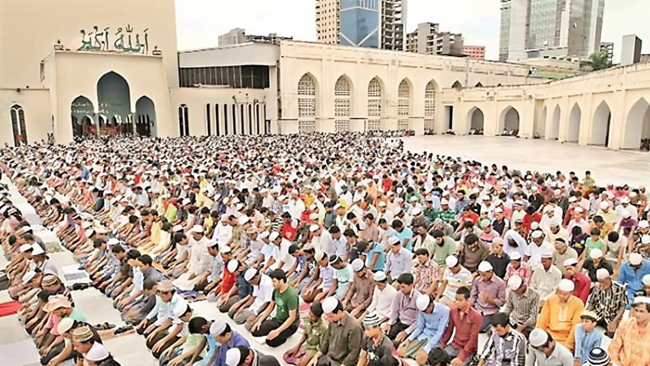 ঈদের নামাজ আদায়। পুরোনো ছবি