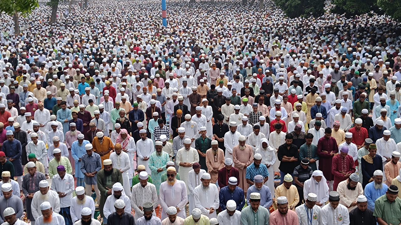 শোলাকিয়ায় ঈদ জামাত। ছবি : কালবেলা