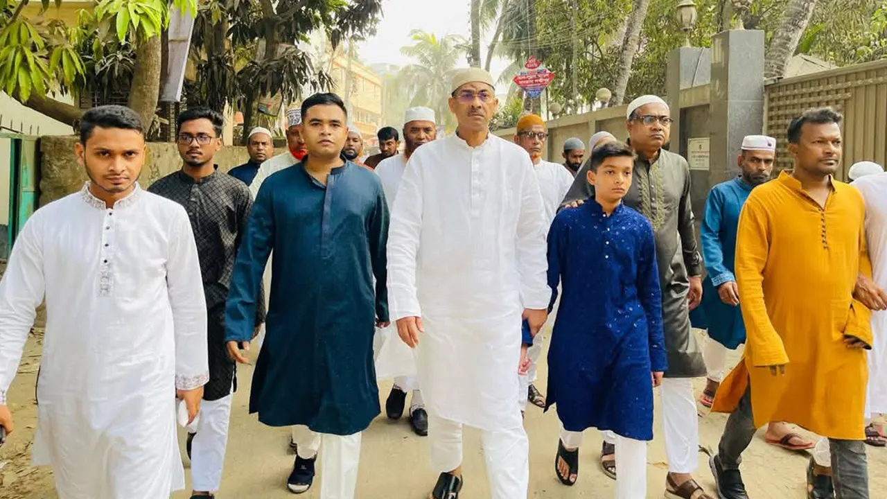 লক্ষ্মীপুর সোনামিয়া ঈদগাঁহ জামে মসজিদে ঈদুল ফিতরের নামাজে শহীদ উদ্দিন চৌধুরী এ্যানি। ছবি : কালবেলা