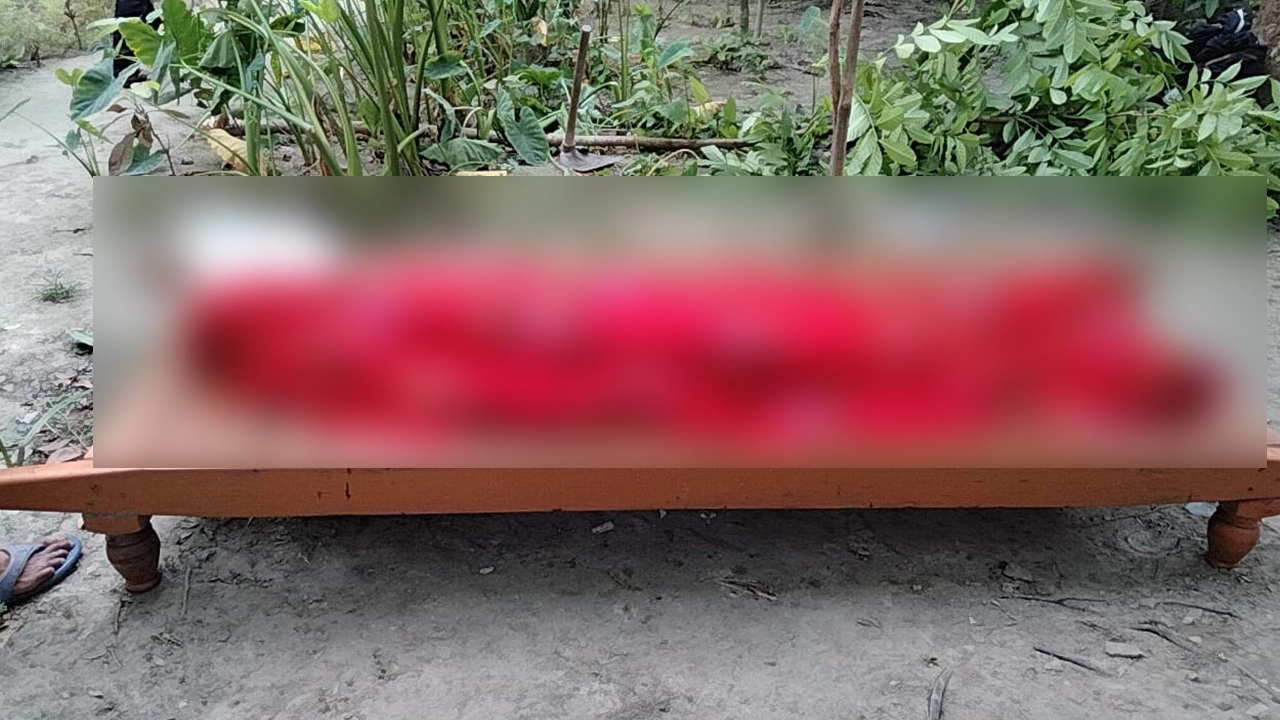 সাতক্ষীরার আশাশুনিতে মদপানে যুবকের মৃত্যু। ছবি : কালবেলা