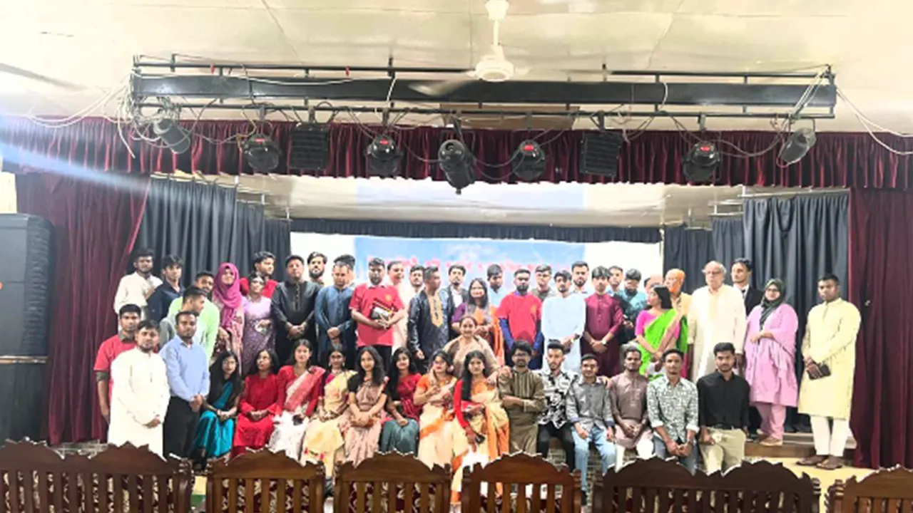 রাজবাড়ী জেলা শিল্পকলা একাডেমিতে ল’ ফোরামের উদ্যোগে ঈদ পুনর্মিলনী। ছবি : কালবেলা