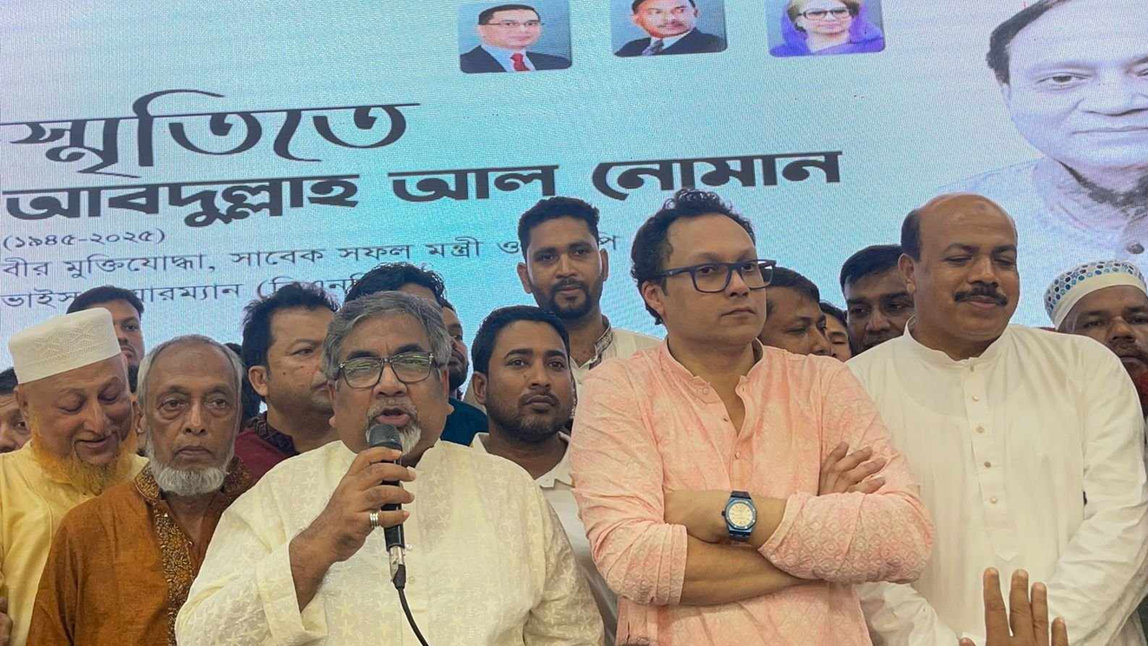 আবদুল্লাহ আল নোমানের চেহলাম অনুষ্ঠানে সৈয়দ এমরান সালেহ প্রিন্স। ছবি : কালবেলা