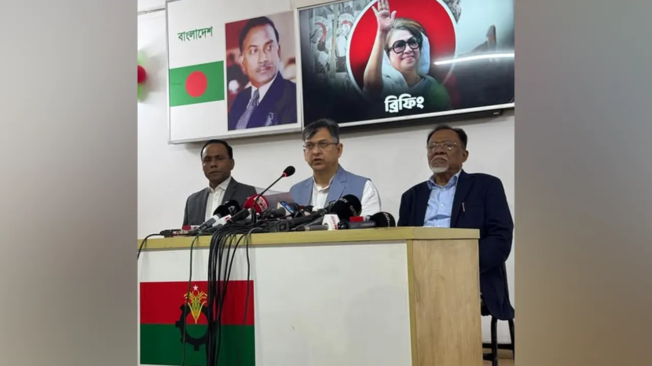 সংবাদ সম্মেলনে বিএনপির স্থায়ী কমিটির সদস্য সালাহউদ্দিন আহমেদ। ছবি : কালবেলা