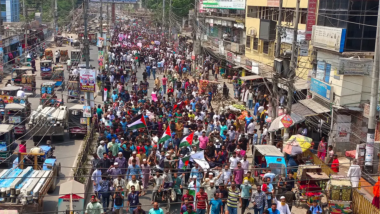 ফিলিস্তিনে ইসরায়েলের গণহত্যার প্রতিবাদে উত্তাল রংপুর। ছবি : কালবেলা