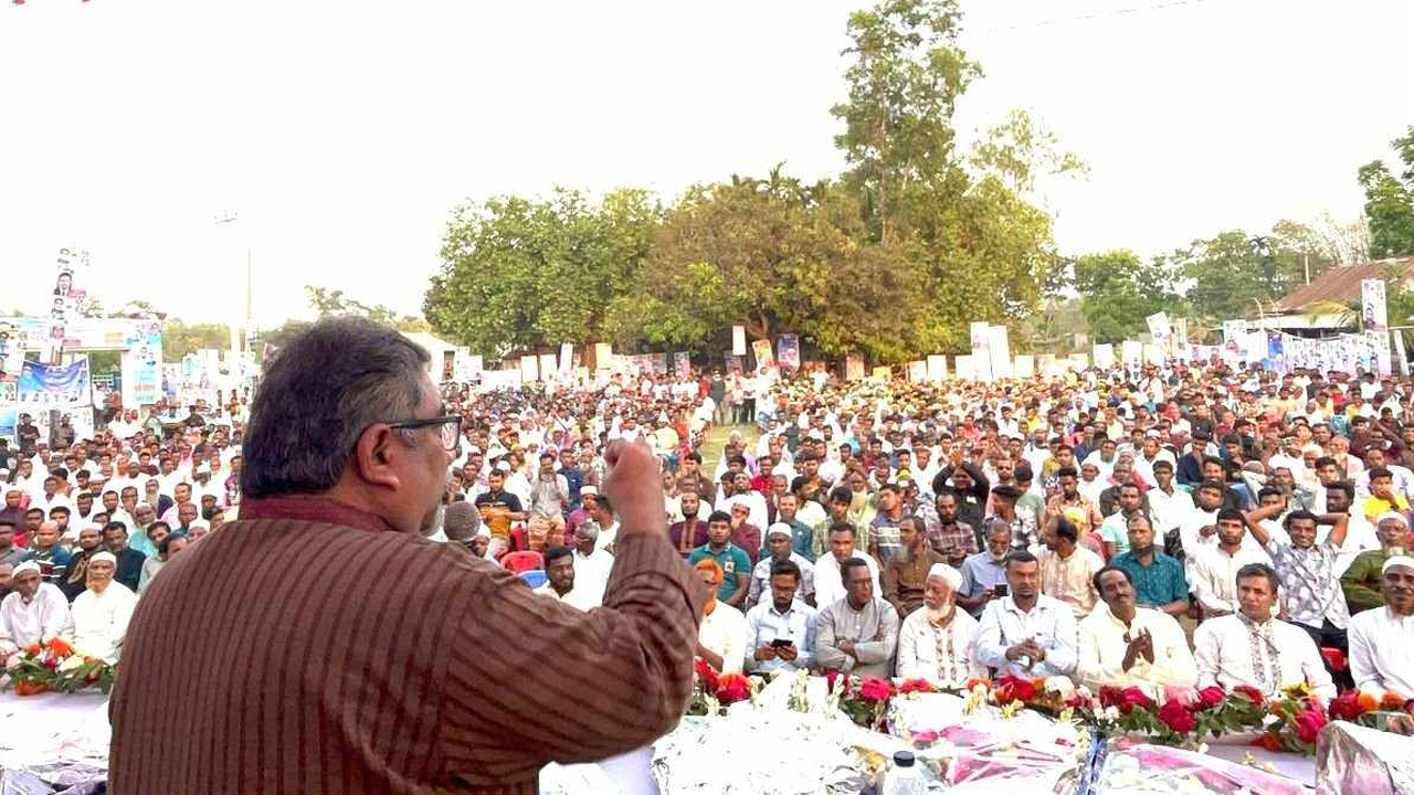বিএনপির কর্মী সমাবেশে বিএনপির যুগ্ম মহাসচিব এমরান সালেহ প্রিন্স। 