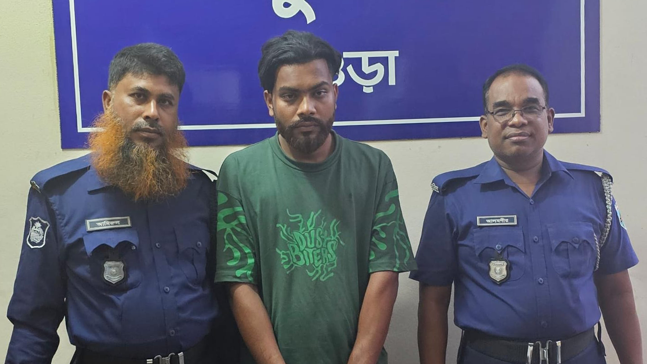 গ্রেপ্তার গোলাম আজম। ছবি : কালবেলা