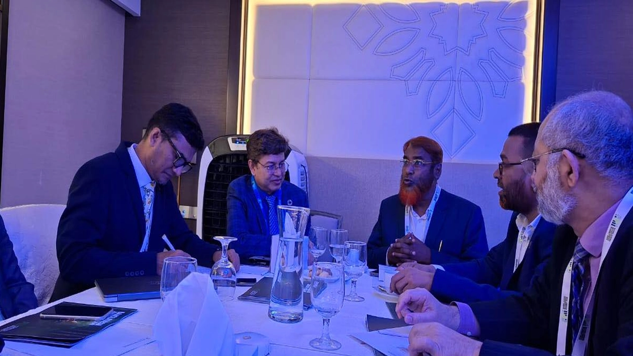 ঢাকায় অনুষ্ঠিত বাংলাদেশ ইনভেস্টমেন্ট সামিট-২০২৫ এ উপস্থিত হন বাংলাদেশ জামায়াতে ইসলামীর সেক্রেটারি জেনারেল অধ্যাপক গোলাম পরওয়ার। ছবি : কালবেলা