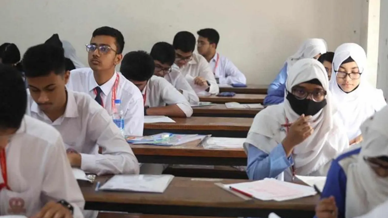 এসএসসি ও সমমানের পরীক্ষা শুরু