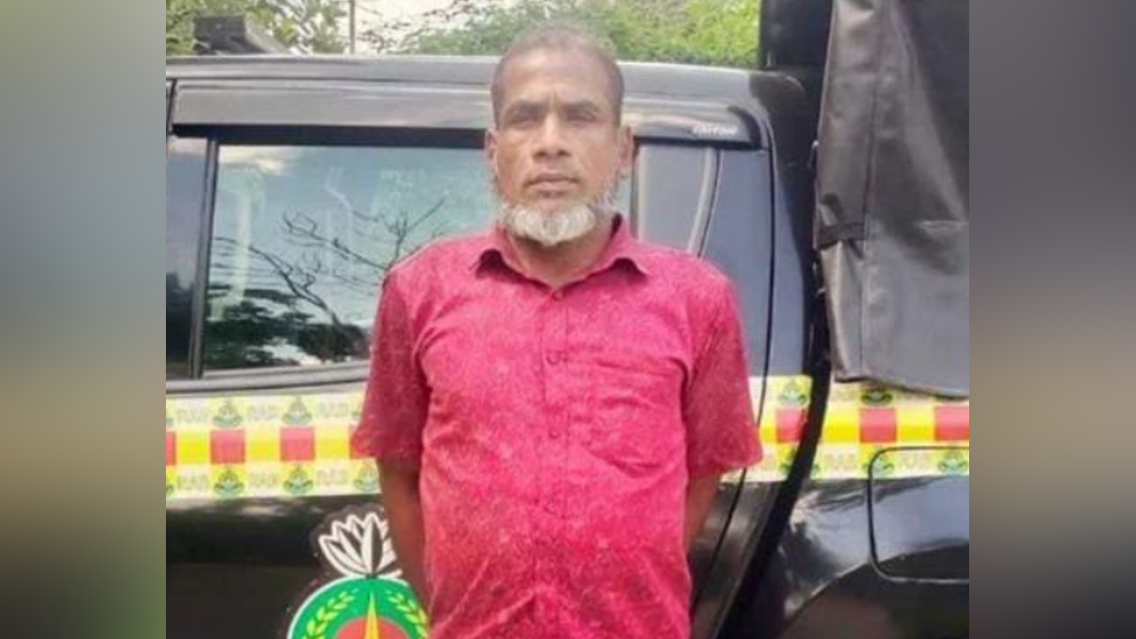 র‌্যাবের অভিযানে গ্রেপ্তার এবায়েদুল হাসান। ছবি : কালবেলা