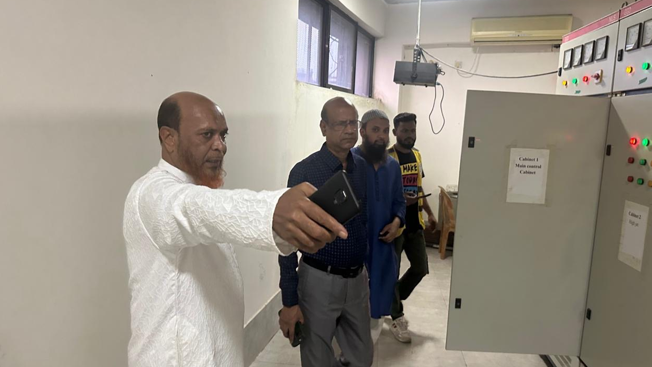 হাতিরঝিল এলাকা পরিদর্শন করেছেন রাজউক চেয়ারম্যান ইঞ্জিনিয়ার মো. রিয়াজুল ইসলাম। ছবি : কালবেলা