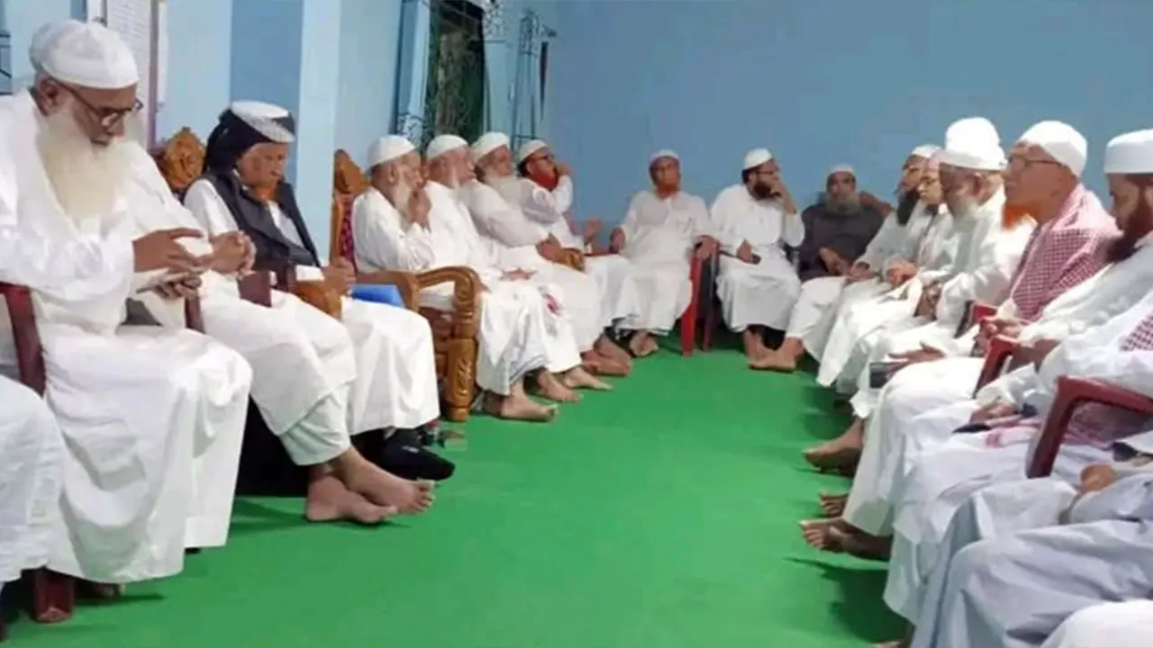 হেফাজতের মহাসমাবেশ ঘিরে বাবুনগরে বিশেষ বৈঠক। ছবি : কালবেলা