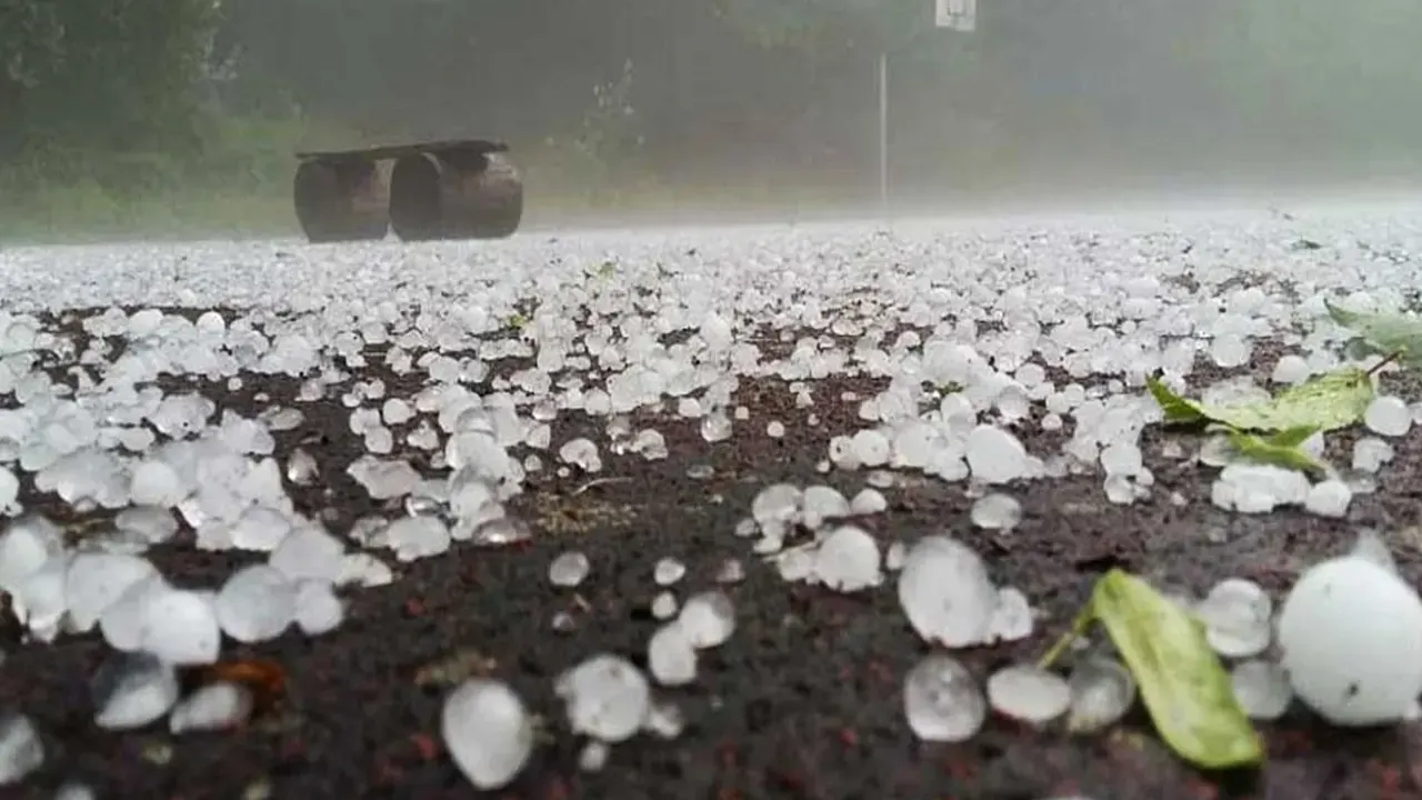 ফের সারা দেশে শিলাবৃষ্টির পূর্বাভাস 