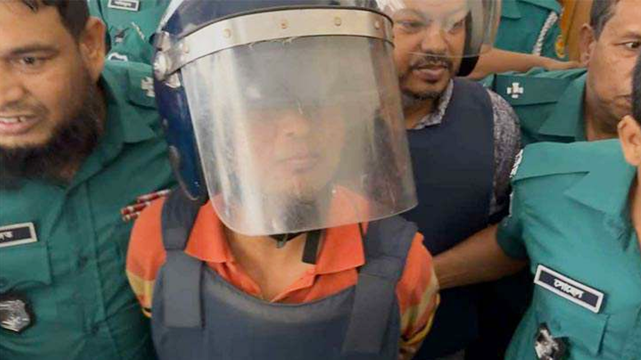 আদালতে শাহে আলম মুরাদ। ছবি : কালবেলা