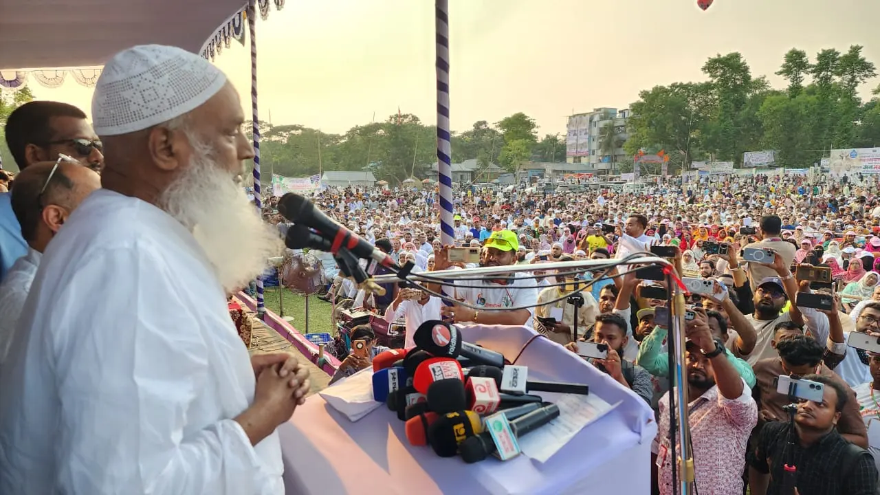 জনসভায় বক্তব্য রাখছেন বিএনপির ভাইস চেয়ারম্যান কাজী শাহ মোফাজ্জল হোসেন কায়কোবাদ। ছবি : কালবেলা