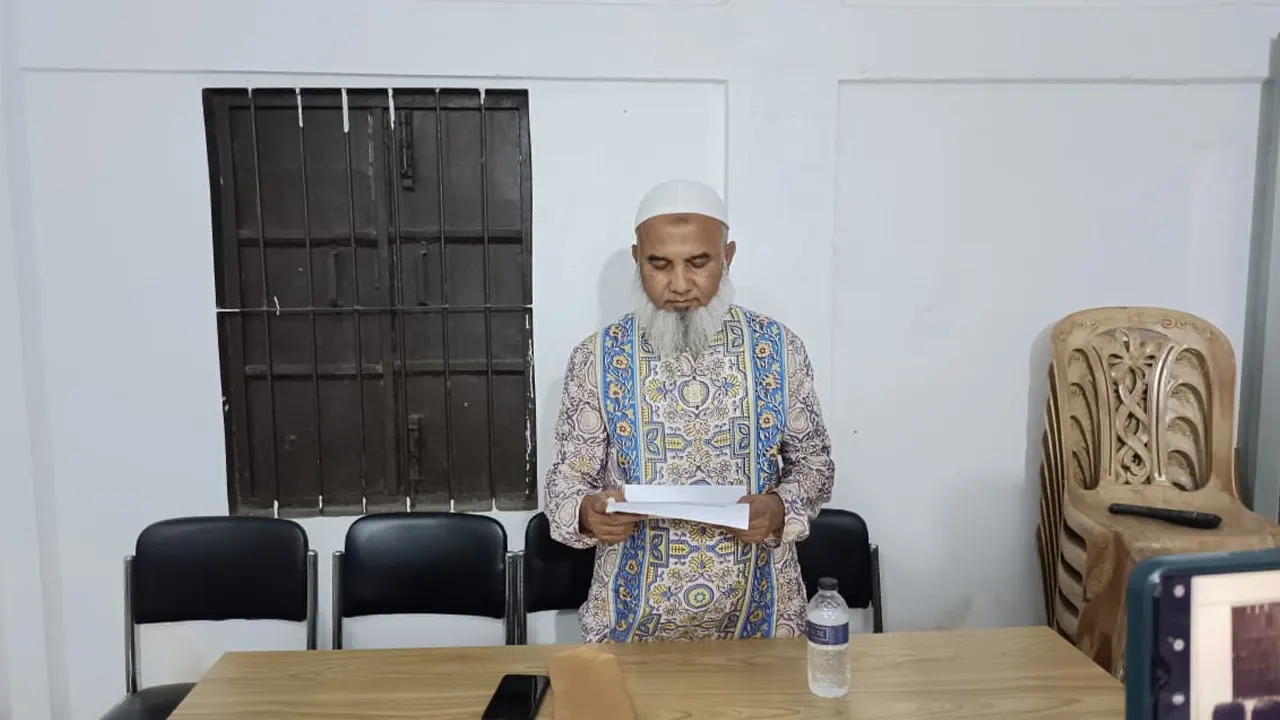 বিশ্বনাথ মডেল প্রেস ক্লাব কার্যালয়ে সংবাদ সম্মেলনে উপজেলার আওয়ামী লীগের উপ-দপ্তর সম্পাদক মো. নুরুল হক। ছবি : কালবেলা