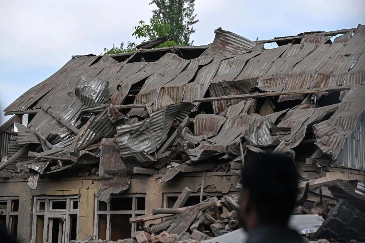 বাড়ি হারিয়ে অসহায় কাশ্মীরিদের আর্তনাদ, দেখুন ছবিতে