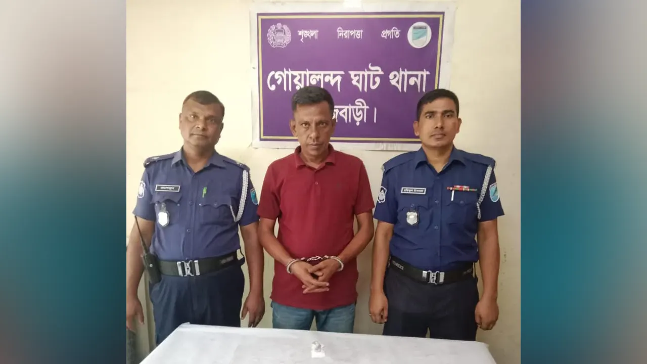 গ্রেপ্তার ইউপি সদস্য মো. জাকির হোসেন। ছবি : কালবেলা