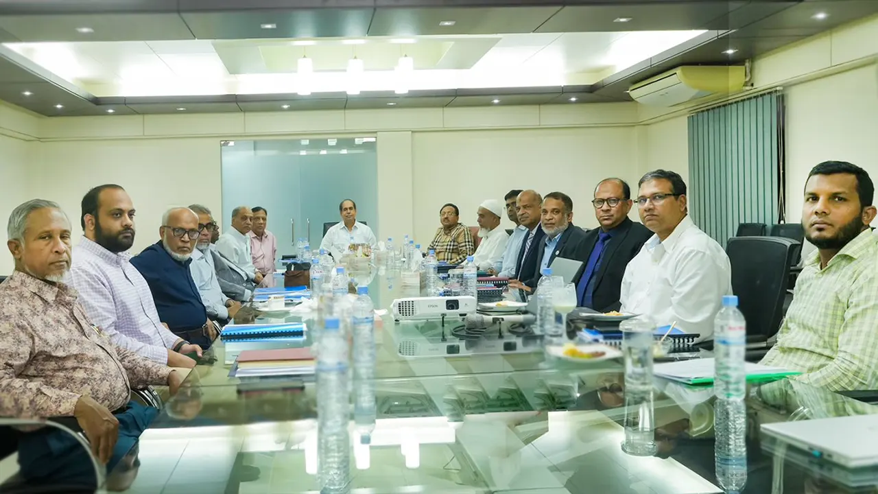 সাউথইস্ট ইউনিভার্সিটি ট্রাস্ট-এর ১৩৬তম সভায় অংশগ্রহণকারীরা। সৌজন্য ছবি