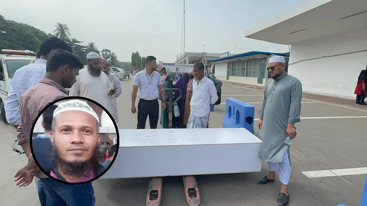 লাশ গ্রহণ করেন পরিবারের সদস্যরা, ইনসেটে মোহাম্মদ মনির হোসেন। ছবি : কালবেলা