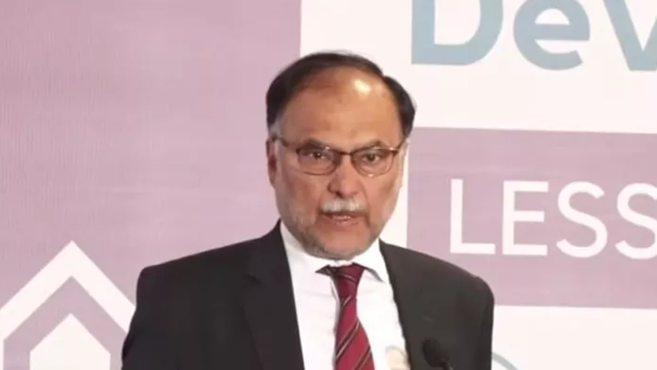 পাকিস্তানের পরিকল্পনা ও উন্নয়নমন্ত্রী আহসান ইকবাল। ছবি: এপিপি