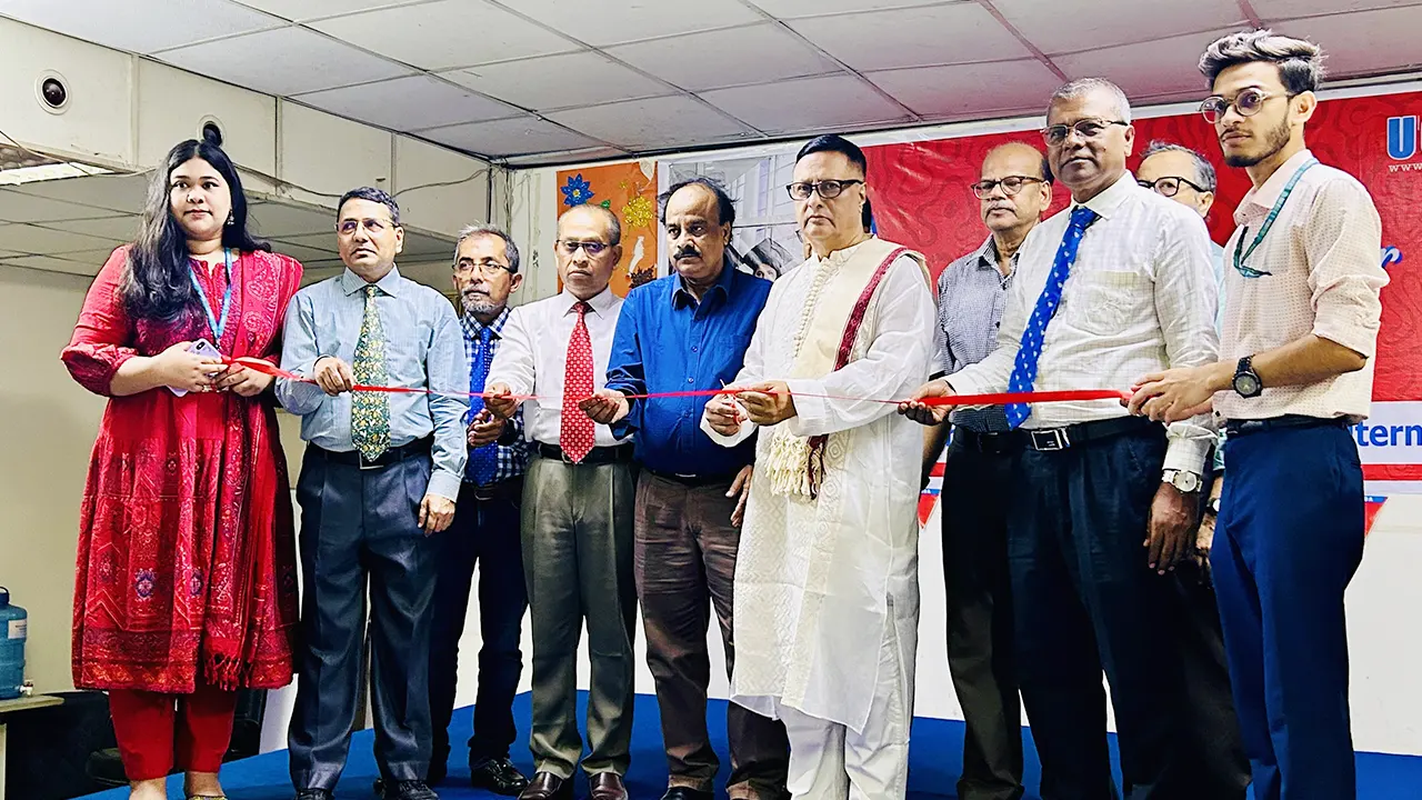 ইউডার ভর্তি মেলার উদ্বোধন করেন বিশ্ববিদ্যালয়ের প্রতিষ্ঠাতা ও চেয়ারম্যান অধ্যাপক মুজিব খান। সৌজন্য ছবি