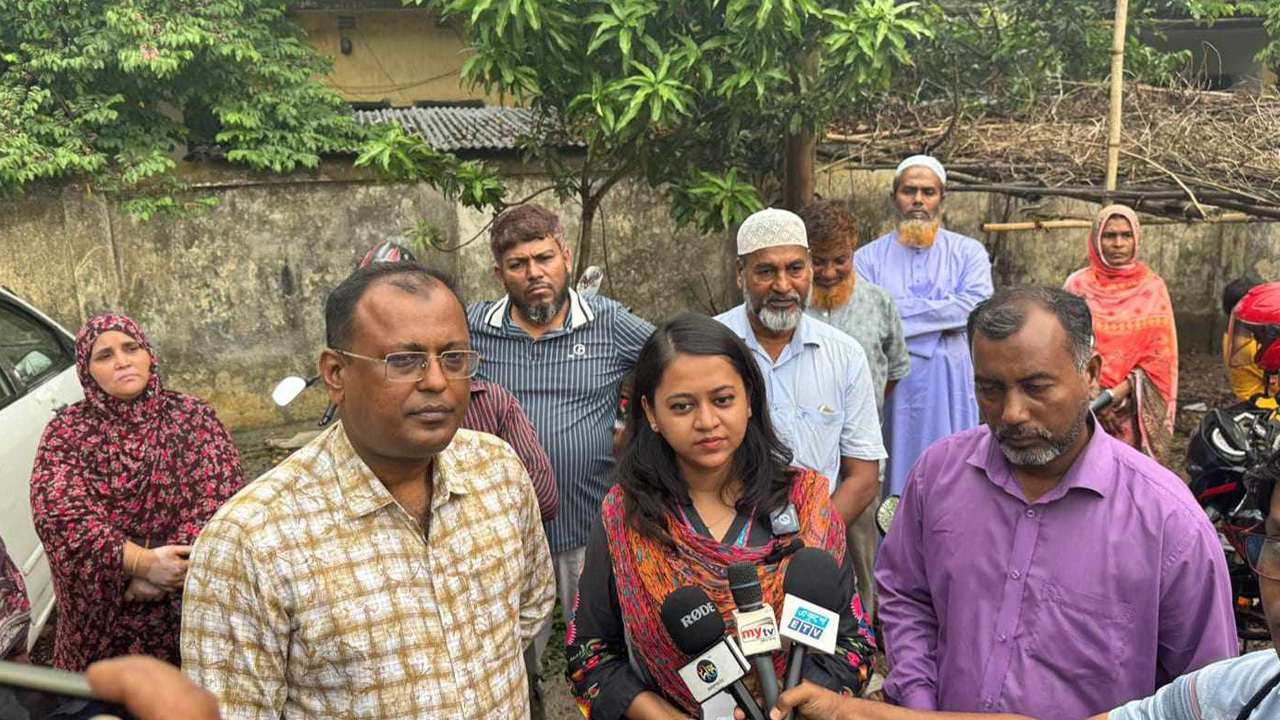 সংবাদ সম্মেলনে নির্বাহী ম্যাজিস্ট্রেট সাদিয়া আক্তার। ছবি : কালবেলা