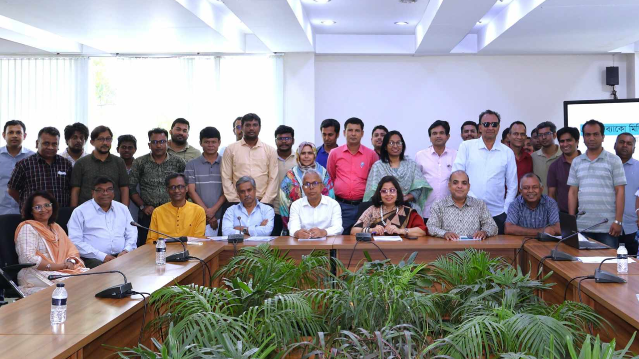 অ্যান্টি টোব্যাকো মিডিয়া এলায়েন্সের সভায় অতিথিরা। ছবি : কালবেলা