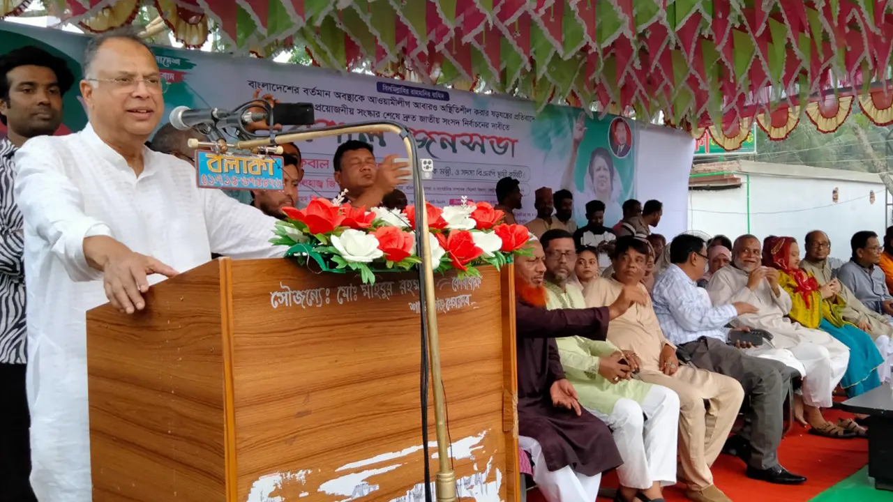 হবিগঞ্জে জনসভায় বক্তব্য রাখেন বিএনপির প্রেসিডিয়াম সদস্য সাবেক মন্ত্রী ইকবাল হাসান মাহমুদ টুকু। ছবি : কালবেলা