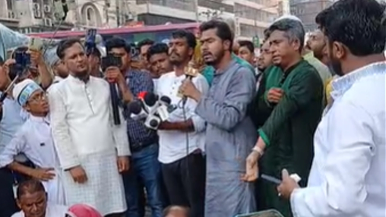 সমাবেশে মোবাইল ফোন হারালেন নুর