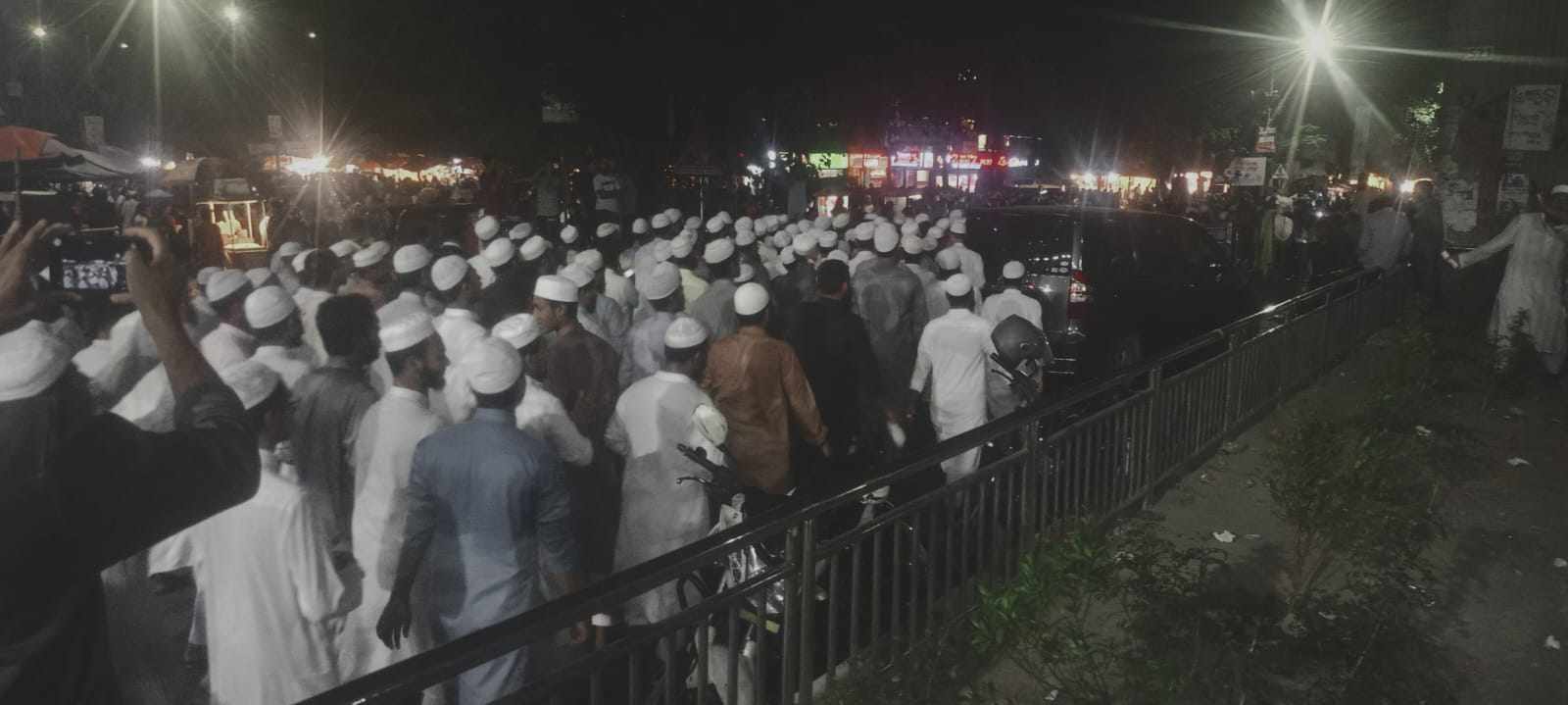 জনতার কাতারে নেমে এসেছেন আলেমরাও