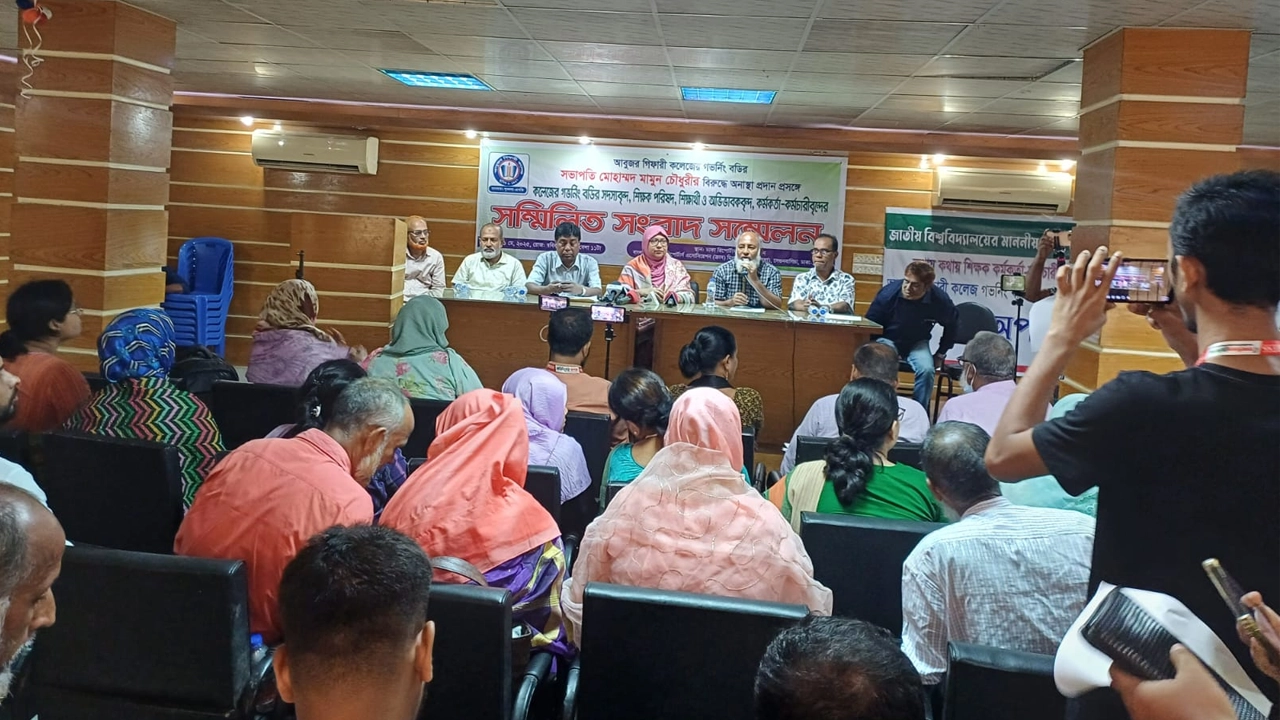ক্রাইম রিপোর্টার্স অ্যাসোসিয়েশন (ক্র্যাব) মিলনায়তনে আয়োজিত সংবাদ সম্মেলন। ছবি : কালবেলা