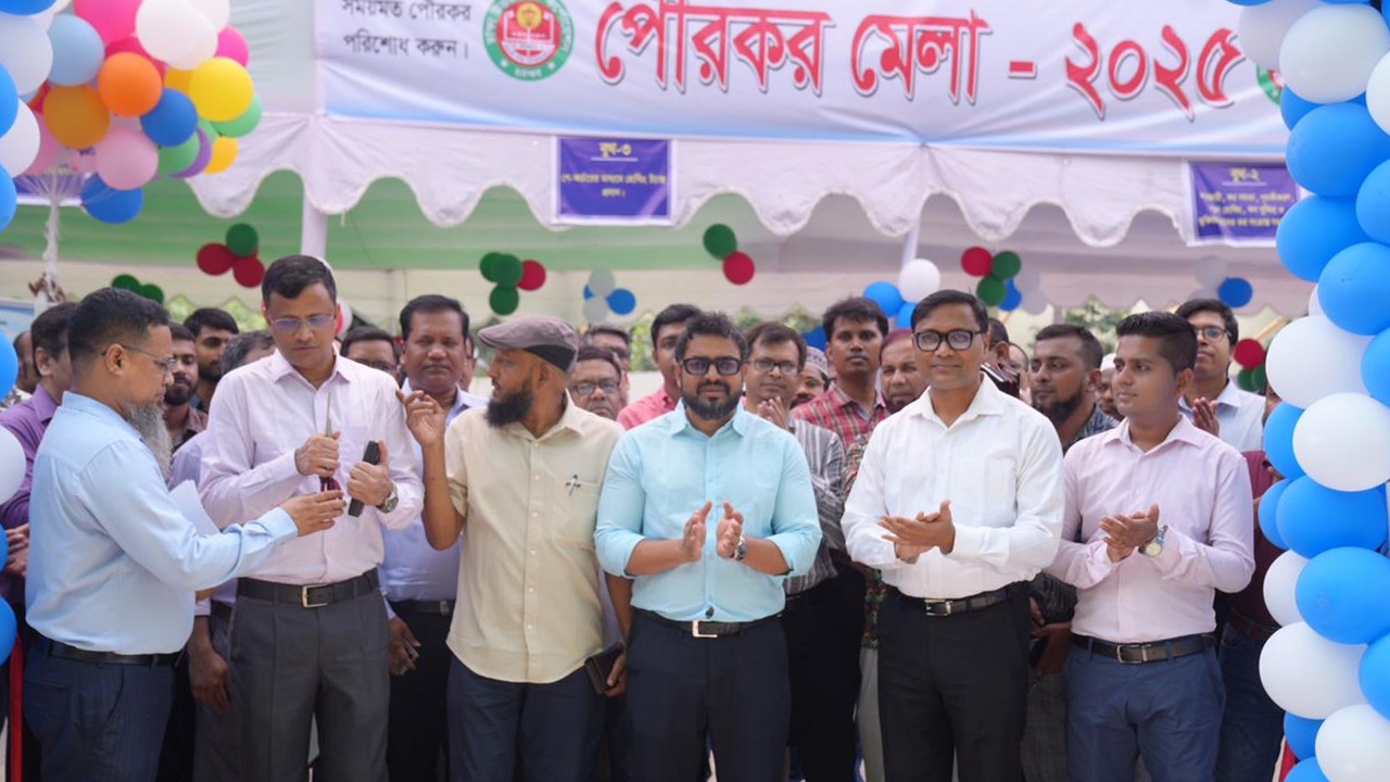 মহাখালীতে ডিএনসিসির আঞ্চলিক কার্যালয়ে ২০ দিনব্যাপী পৌরকর মেলার উদ্বোধন করেন প্রশাসক মোহাম্মদ এজাজ। ছবি : কালবেলা