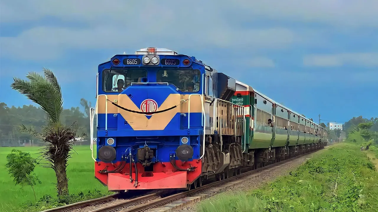 বাংলাদেশ রেলওয়ের ট্রেন। ছবি : সংগৃহীত