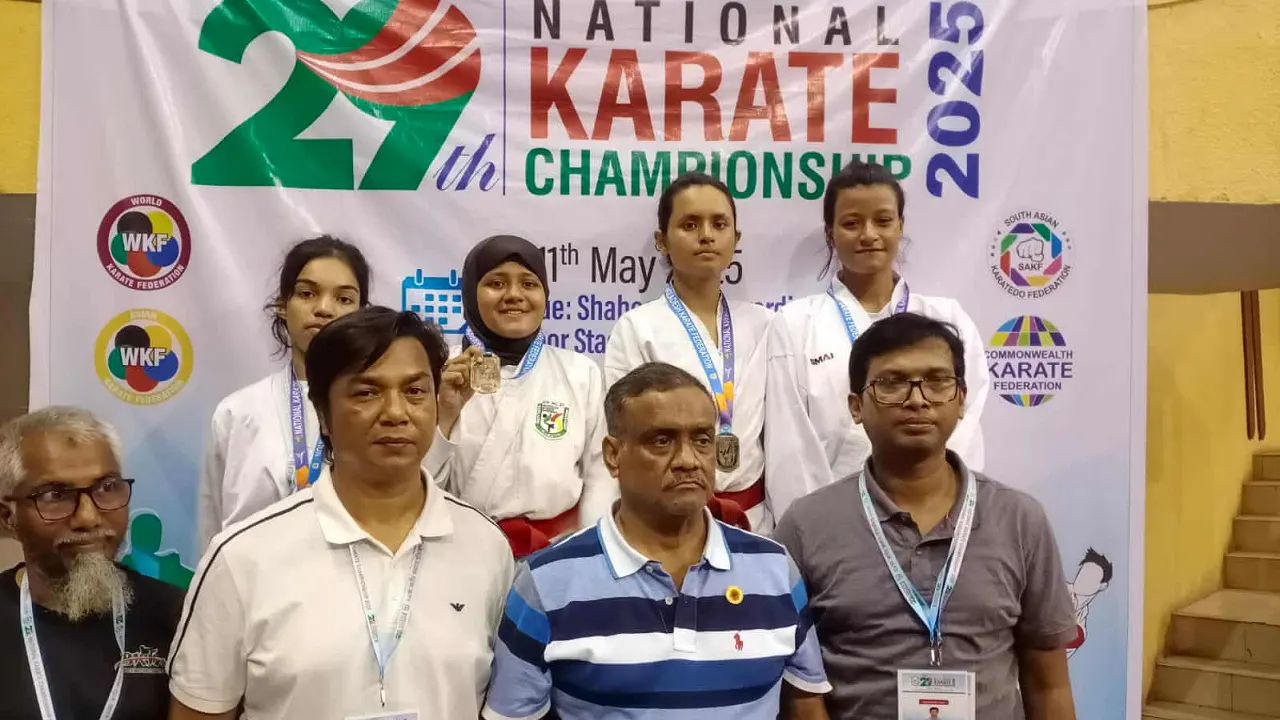 ২৯তম জাতীয় কারাতে প্রতিযোগিতায় স্বর্ণপদক পেয়েছেন জগন্নাথ বিশ্ববিদ্যালয়ের দুই শিক্ষার্থী। ছবি : কালবেলা