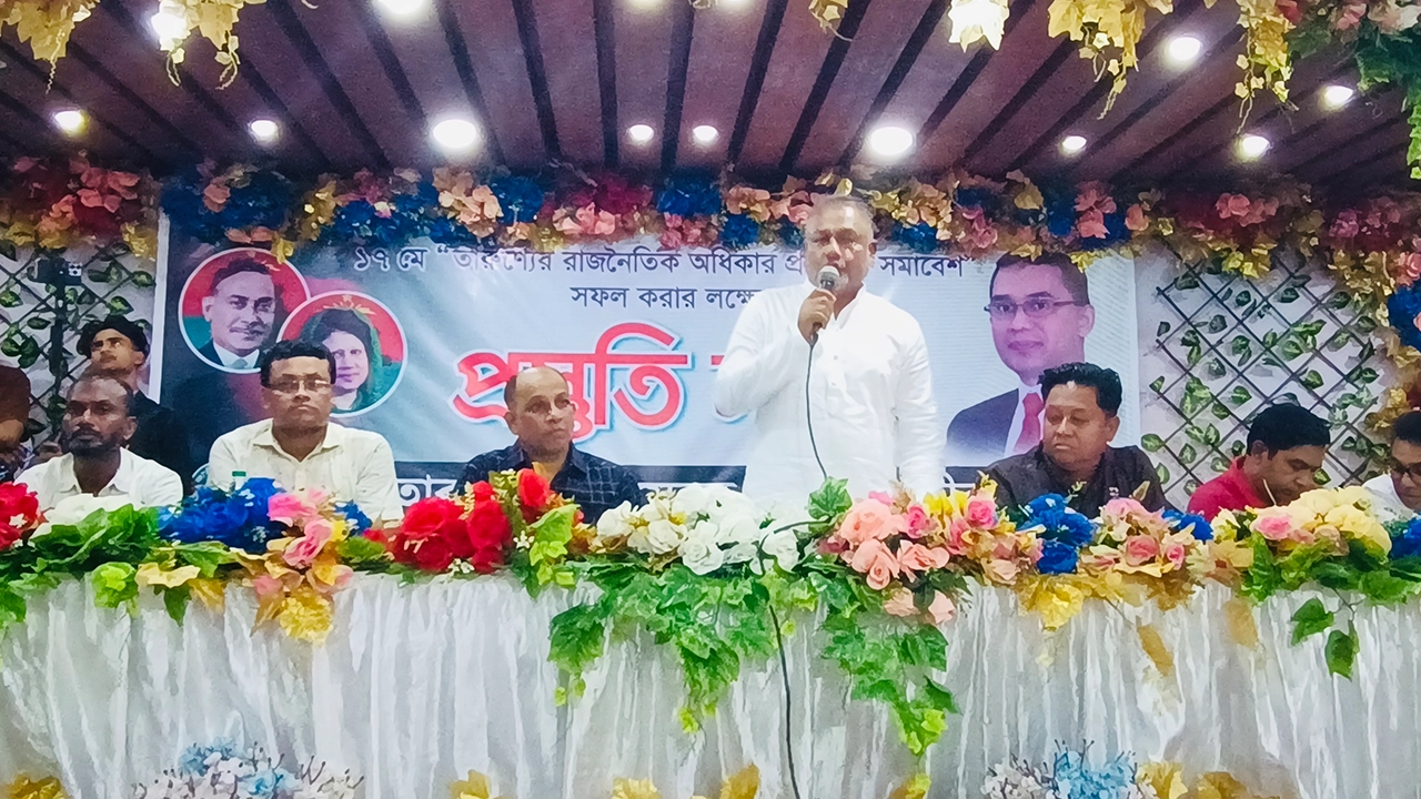 সাতক্ষীরায় স্বেচ্ছাসেবক দলের প্রস্তুতি সভায় বক্তব্য রাখছেন সংগঠনটির সভাপতি এসএম জিলানী। ছবি : কালবেলা