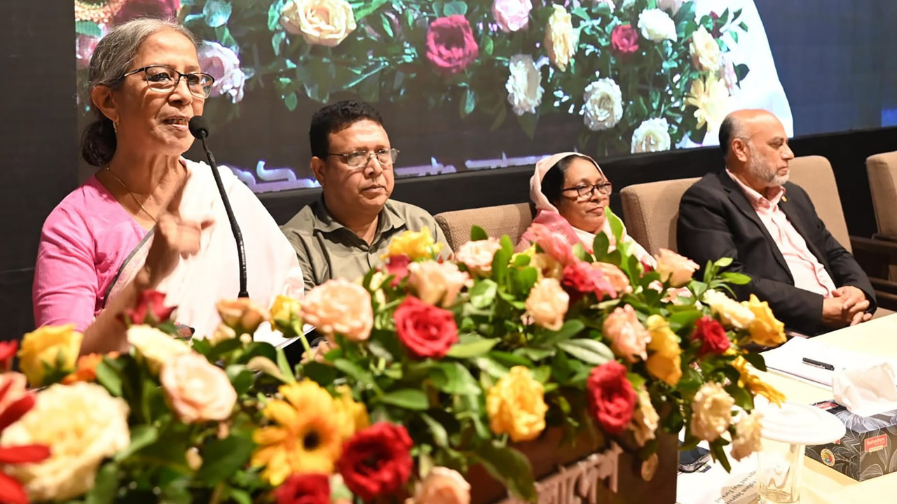 সেমিনারে মৎস্য ও প্রাণিসম্পদ উপদেষ্টা ফরিদা আখতার। ছবি : কালবেলা