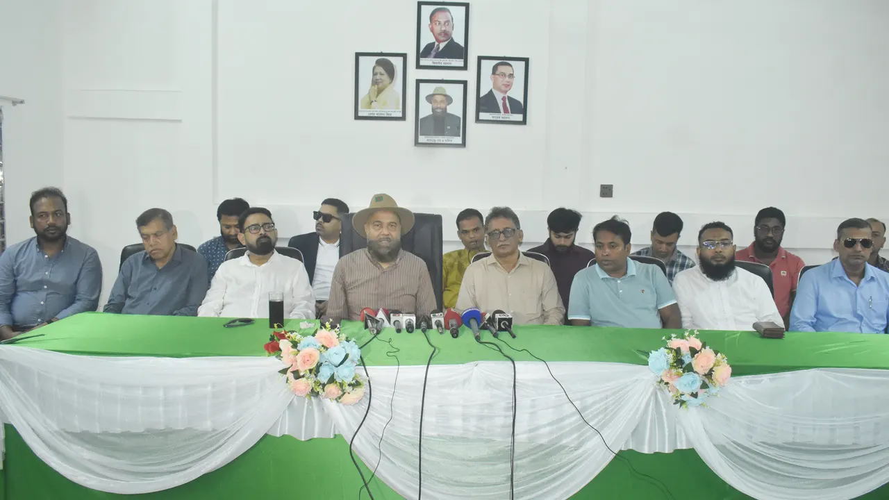 মতবিনিময় সভায় বিএনপির চেয়ারপারসনের উপদেষ্টা ও যুক্তরাজ্য বিএনপির সভাপতি এম এ মালেক। ছবি : কালবেলা