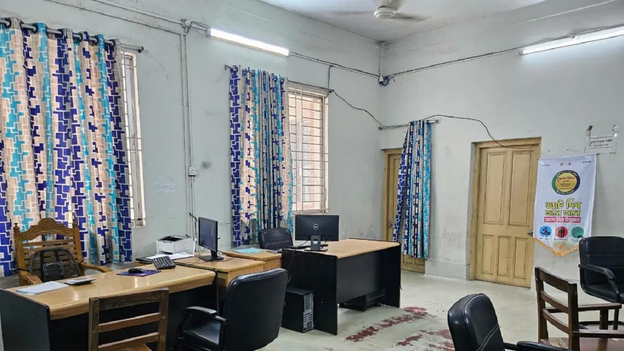 এনবিআর কর্মকর্তা-কর্মচারীদের চলছে কলম বিরতি । ছবি : কালবেলা