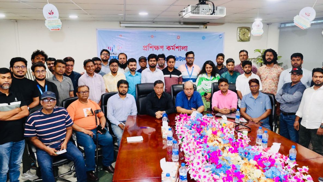 প্রশিক্ষণ কর্মশালায় মোজো সাংবাদিকরা। ছবি : সংগৃহীত