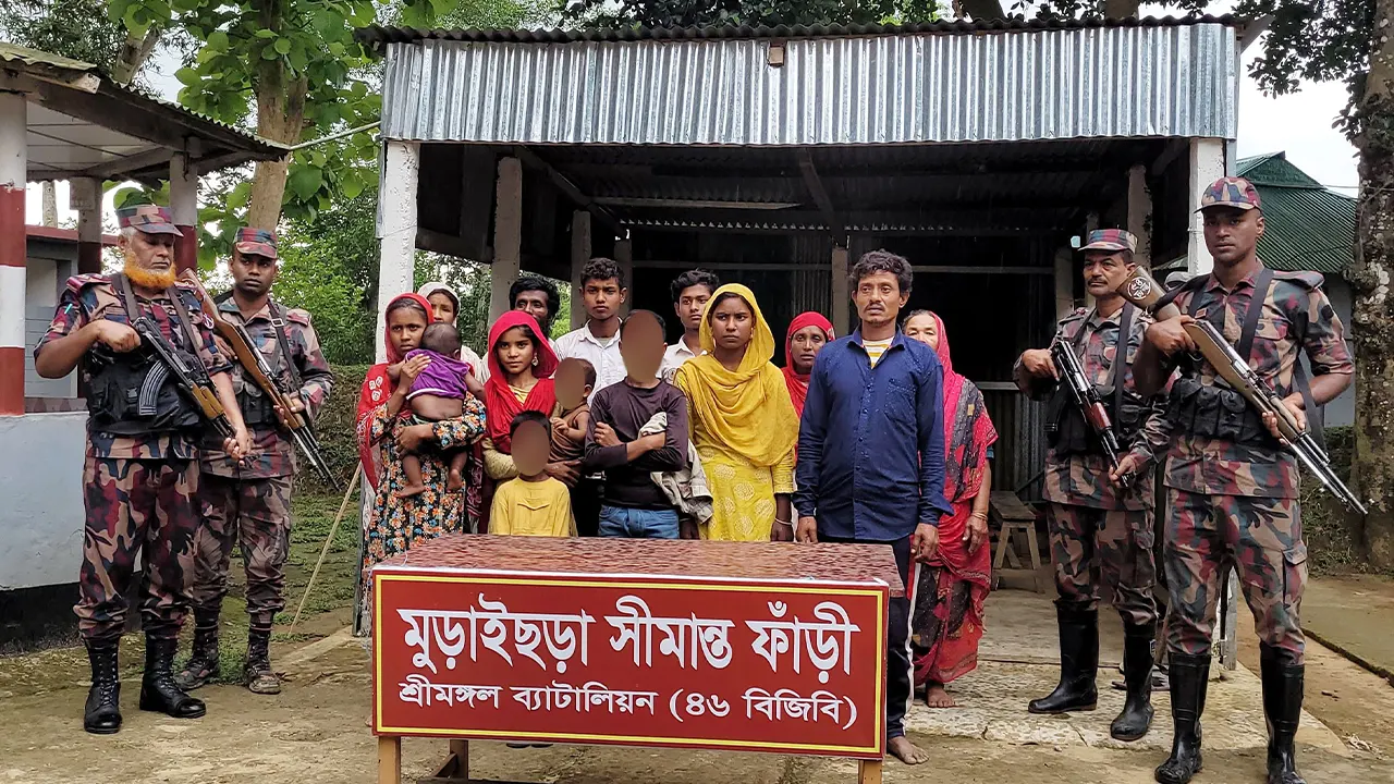 কুলাউড়া সীমান্ত দিয়ে পুশইন করা ১৪ জনকে আটক করে বিজিবি। ছবি : কালবেলা