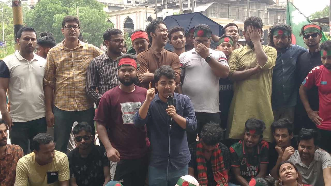 গণঅনশনের ঘোষণা দেন জবি সাংবাদিক সমিতির সাধারণ সম্পাদক মাহতাব লিমন। ছবি : কালবেলা