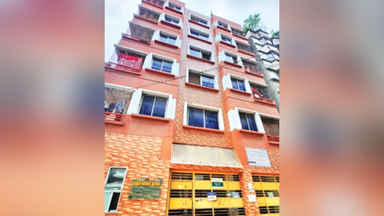 বাড্ডা পুনর্বাসন প্রকল্পের ১০ নম্বর রোডের ছয়তলা বাড়ি। ছবি : সংগৃহীত