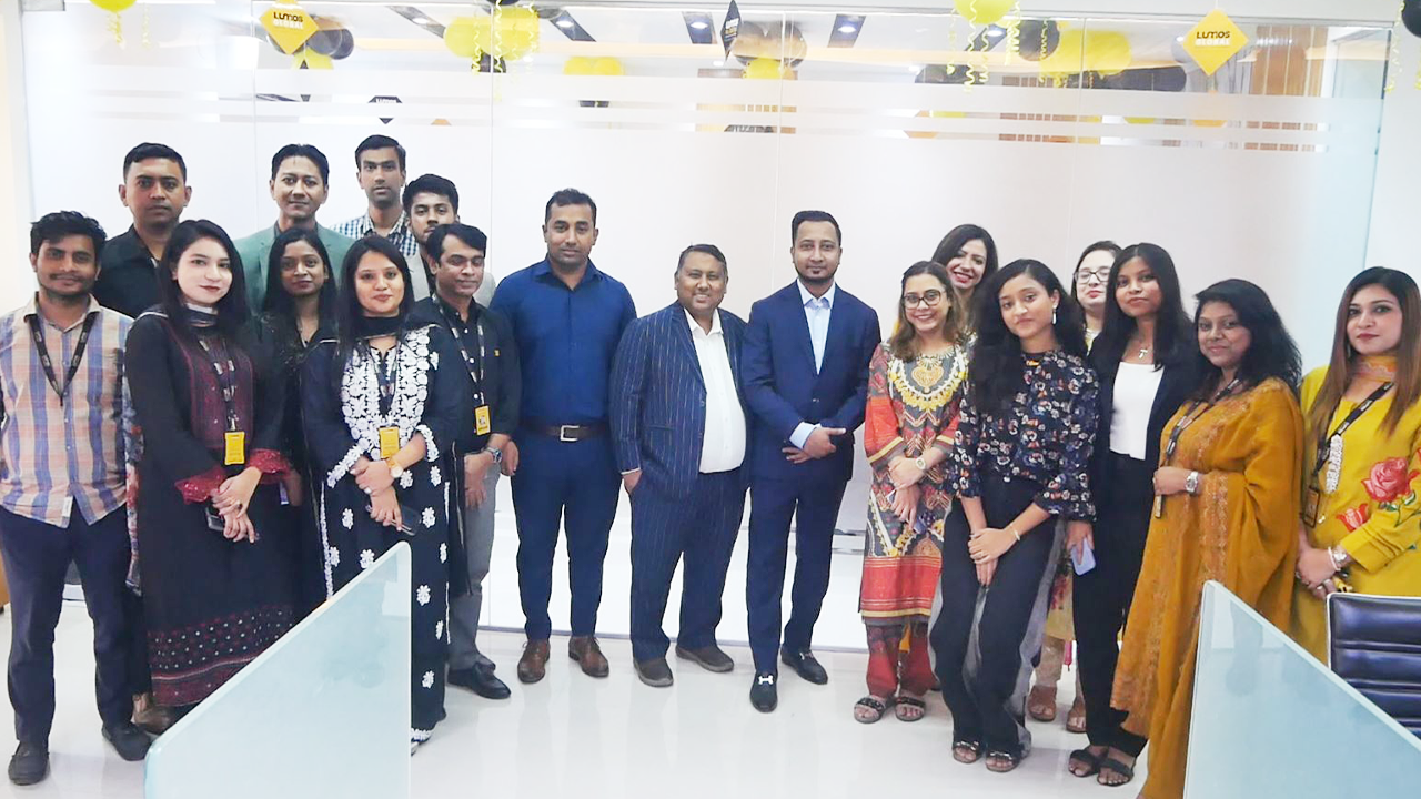 লুমোস গ্লোবালের ধানমন্ডি শাখার উদ্বোধন করেন প্রতিষ্ঠানটির ম্যানেজিং ডিরেক্টর হাসান আব্দুল গোফরান। ছবি : সৌজন্য