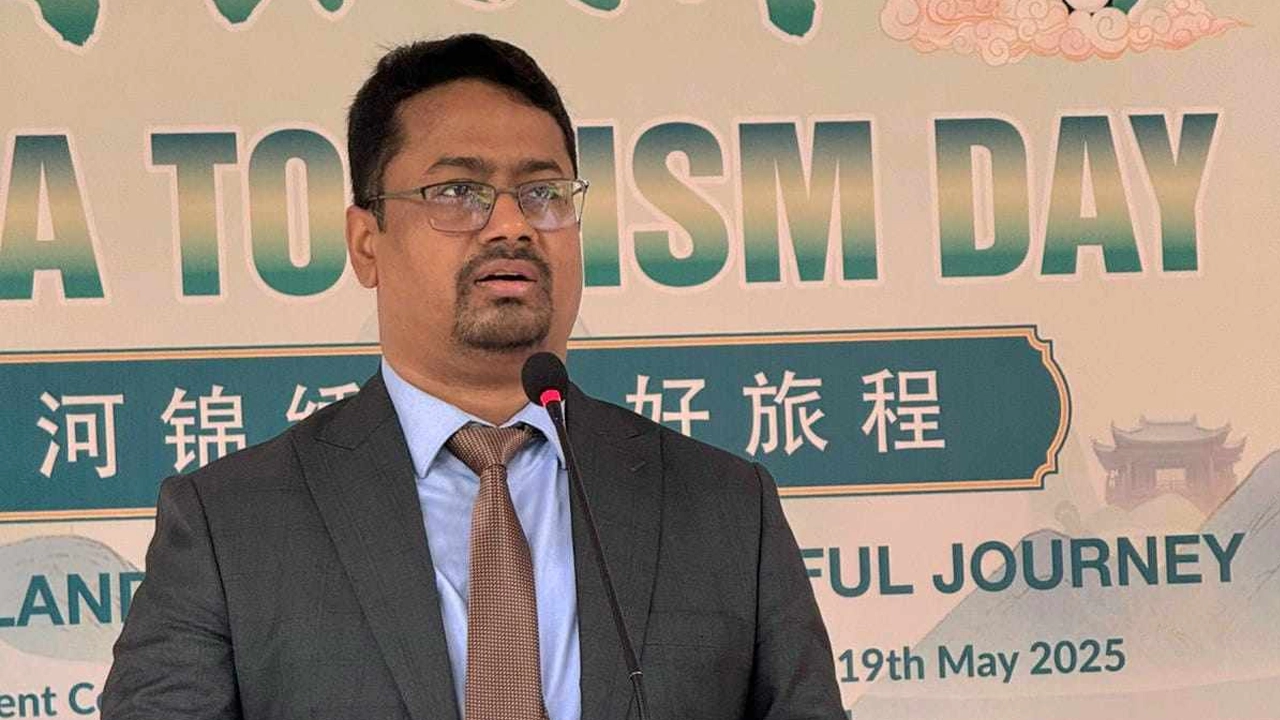 ঢাকা বিশ্ববিদ্যালয়ের শিক্ষক-ছাত্র কেন্দ্রে চীনা পর্যটন দিবস উদযাপন। ছবি : কালবেলা