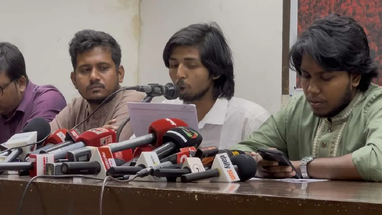 ‘সচিবালয়ে ও প্রশাসনে কর্মরত ফ্যাসিবাদের দোসরদের তালিকা প্রকাশ’ শীর্ষক সংবাদ সম্মেলনে কথা বলেন মোসাদ্দেক আলী ইবনে মোহাম্মদ। ছবি : কালবেলা
