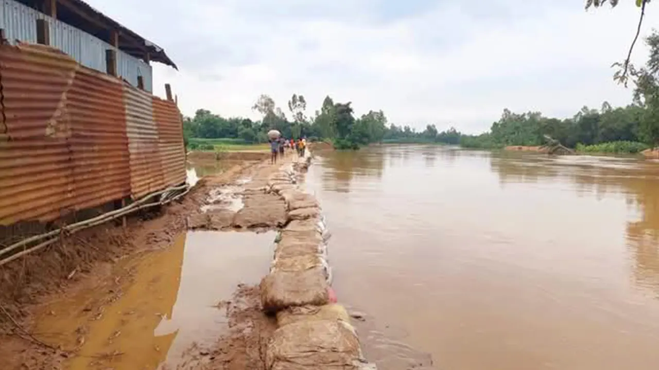 টানা বৃষ্টিপাতে শেরপুরের নদীগুলোর পানি বৃদ্ধি পেলেও রাত থেকে কমেছে সব নদীর পানি। ছবি : কালবেলা