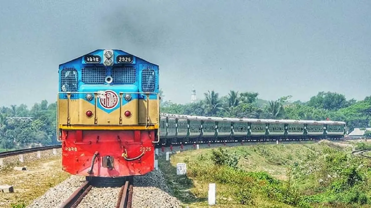 বাংলাদেশ রেলওয়ের ট্রেন। ছবি : সংগৃহীত